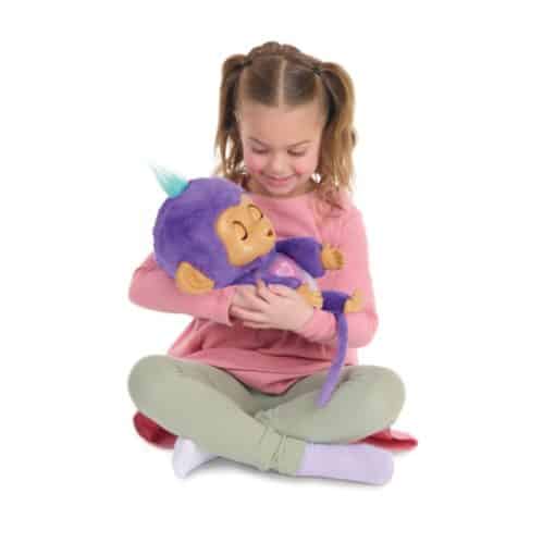 Fingerlings Care'n Cuddles apina violetti - Image 3