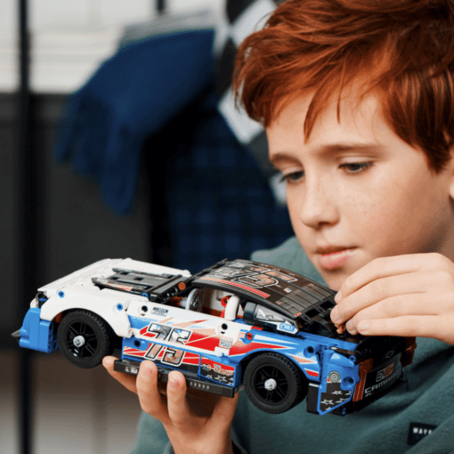 LEGO 42153 build