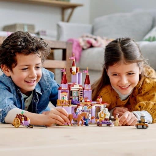 LEGO Disney 43196 Belle & Beast Linna - Image 6