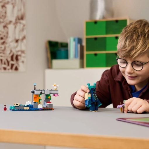 LEGO Minecraft 21274 Vartijan kohtaaminen