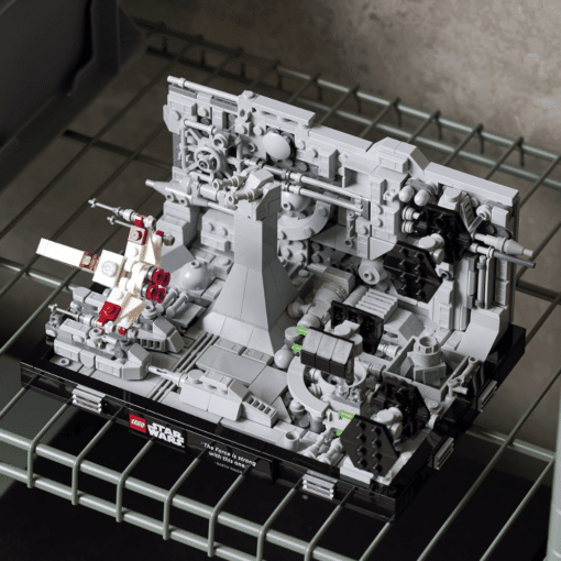 LEGO 75329 display