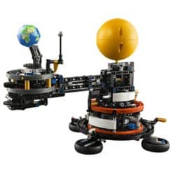 LEGO-Technic-42179-maapallo-ja-kuu-kiertoradalla