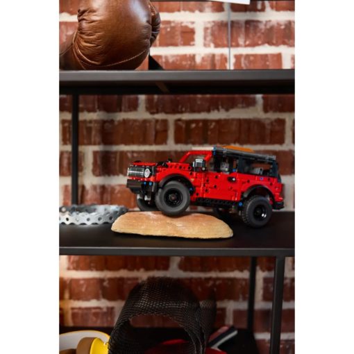 LEGO Technic 42213 Ford Bronco maasturi