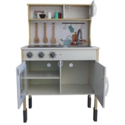 leikkikeittiön kaapinovet auki