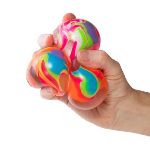 värikäs Needoh Marbleez -puristelupallo