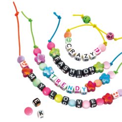 Rannekoru askartelu kirjaimet Crazy Chic