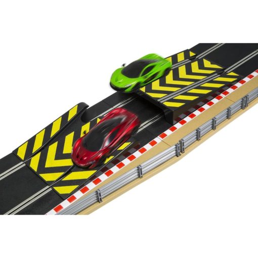 Scalextric lisäpaketti 2 autorataan