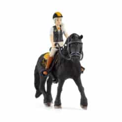 Tori lähtee ratsastamaan parhaan ystävänsä, friisiläistamma Princessin kanssa. schleich® HORSE CLUB -leikkisarjassa Tori ja Princess Tori satuloi uskollisen nelijalkaisen ystävänsä