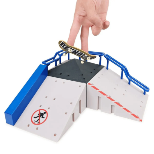 tech deck pyramid point playing
