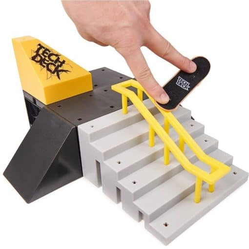 Tech Deck Pyramid skeittiramppi