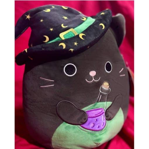 squishmallows mustakissa